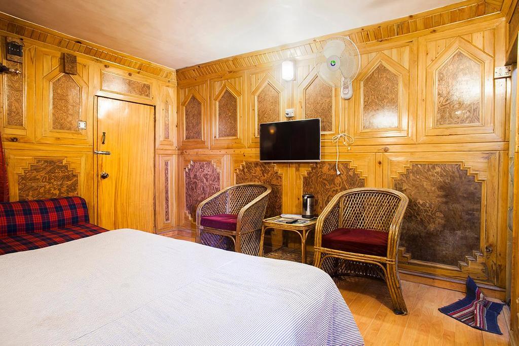 Hotel New Bharat Bhīm Tāl Exteriör bild